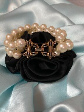 Double-Row Pearl Bracelet with Gold Chain Accent - White Vintage 78’ Marvella